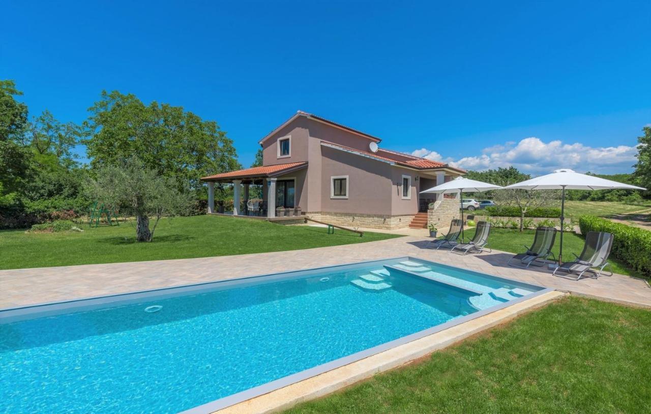 Holiday House Vita Tinjan Kültér fotó