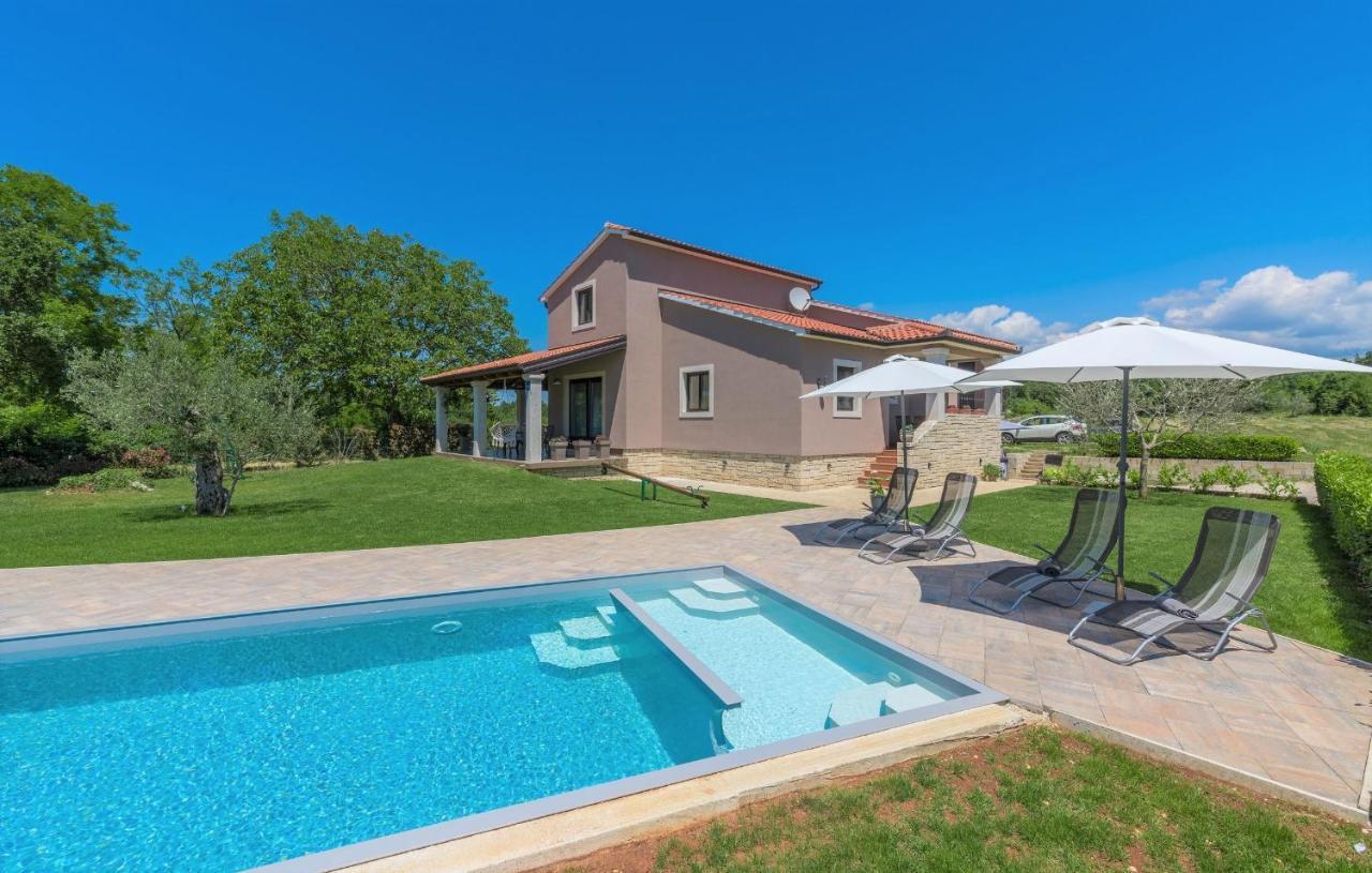 Holiday House Vita Tinjan Kültér fotó